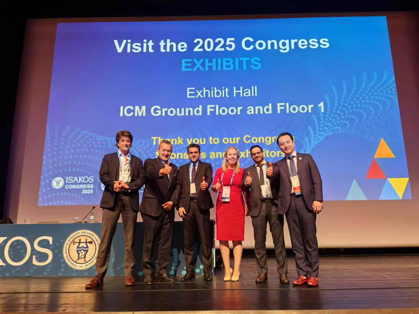 Dr. Jiwu Chen with international sports medicine experts at ISAKOS Congress