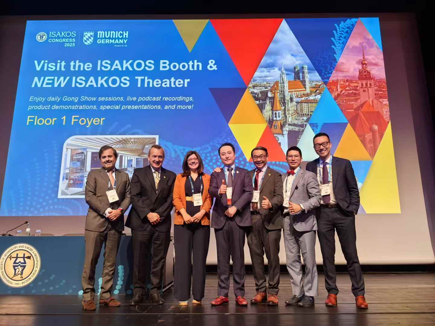 Dr. Jiwu Chen with colleagues at the 2025 ISAKOS Congress
